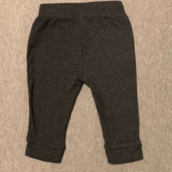 4/$10 Old Navy Shark Legging - Picture 3 of 3